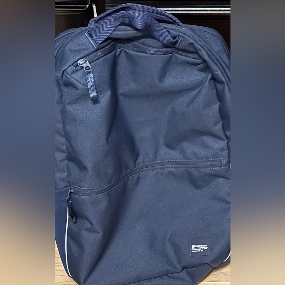 lululemon athletica Unisex Dark Navy Blue Backpack 22L